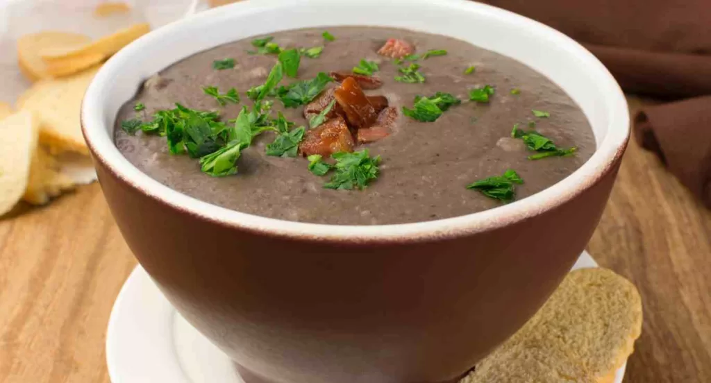 Receita de Sopa de Feijão com Macarrão